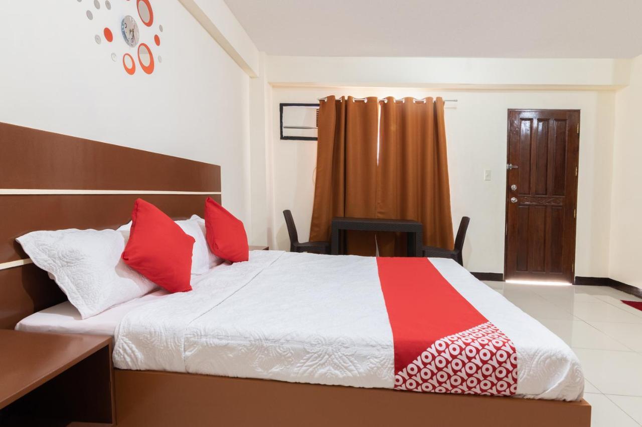 Oyo 578 Red Velvet Suites Manila Kültér fotó