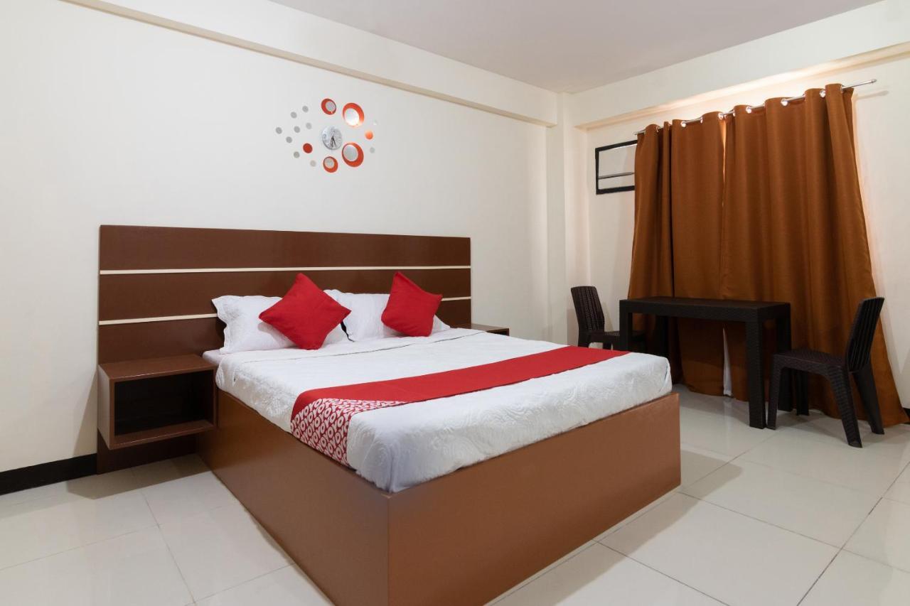 Oyo 578 Red Velvet Suites Manila Kültér fotó