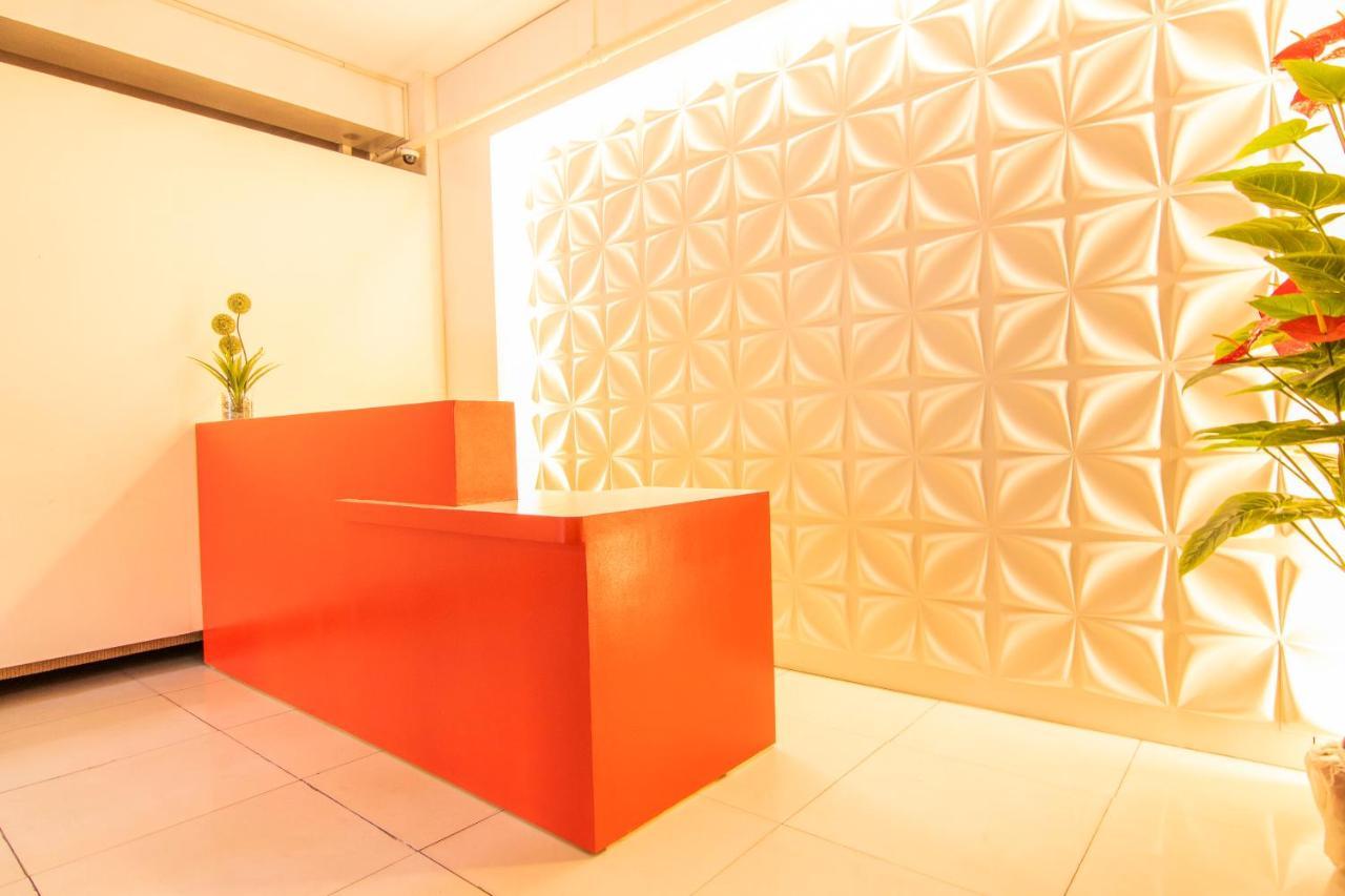 Oyo 578 Red Velvet Suites Manila Kültér fotó