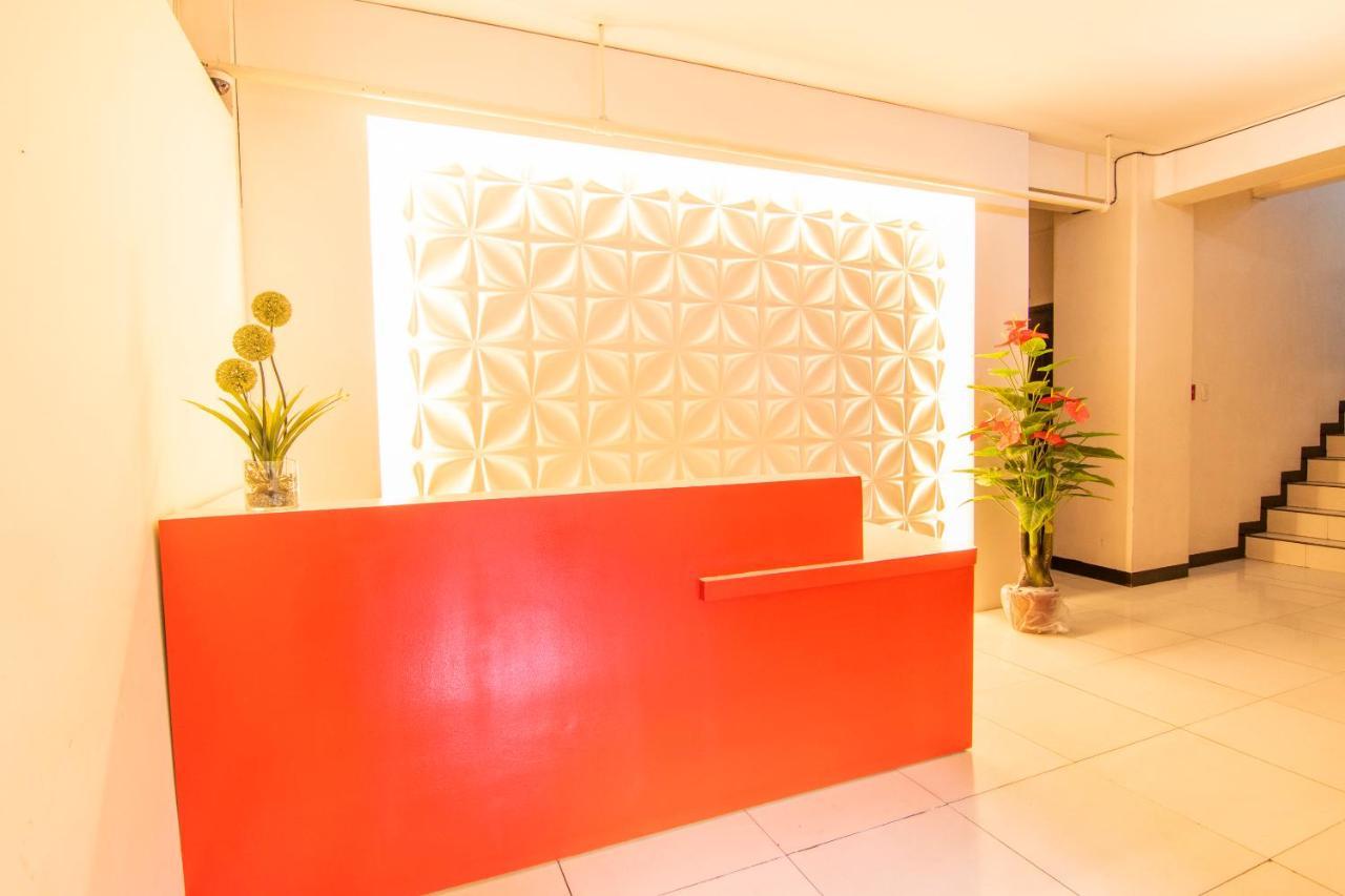 Oyo 578 Red Velvet Suites Manila Kültér fotó
