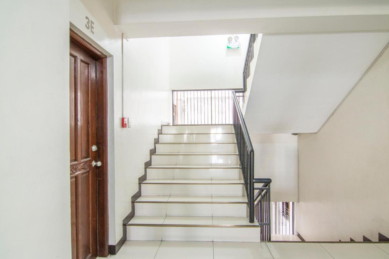 Oyo 578 Red Velvet Suites Manila Kültér fotó