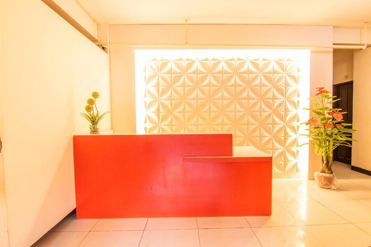 Oyo 578 Red Velvet Suites Manila Kültér fotó